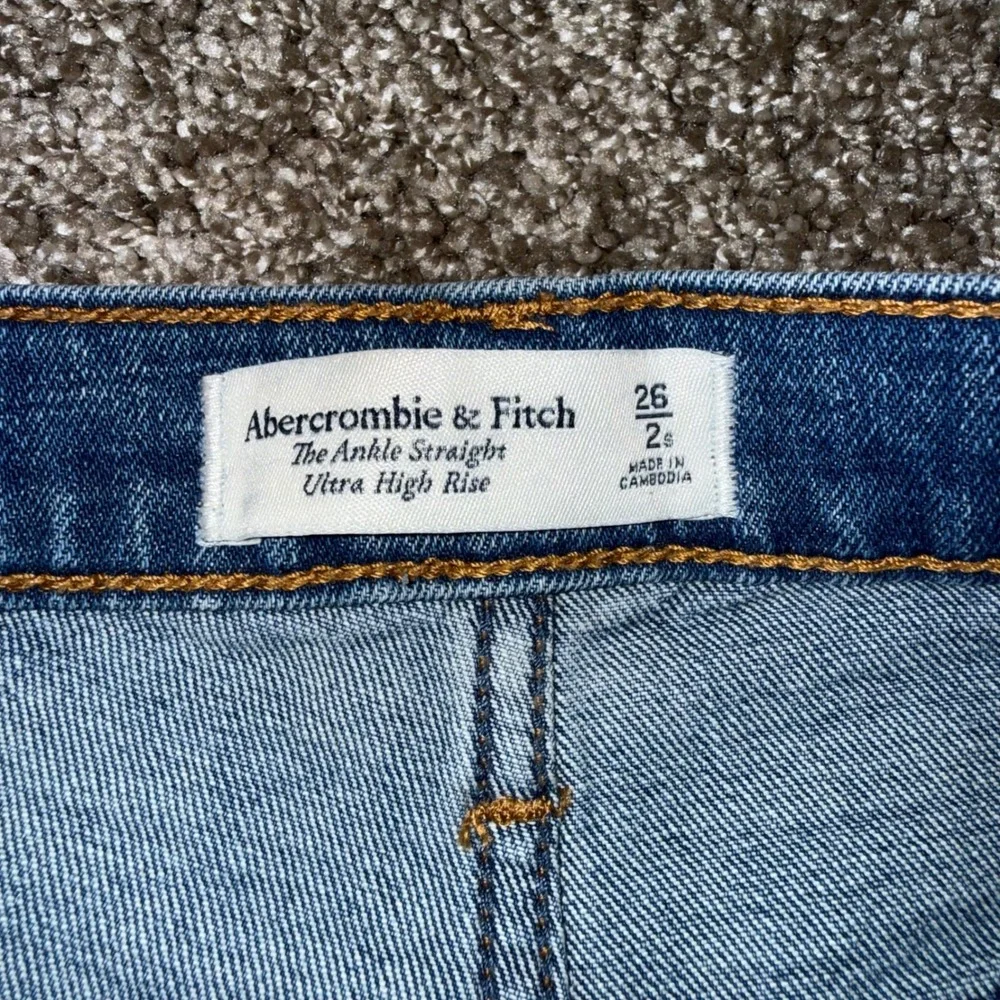 Abercrombie & Fitch Ankle Straight Jeans Womens 26 2S Blue Excellent Distressed
